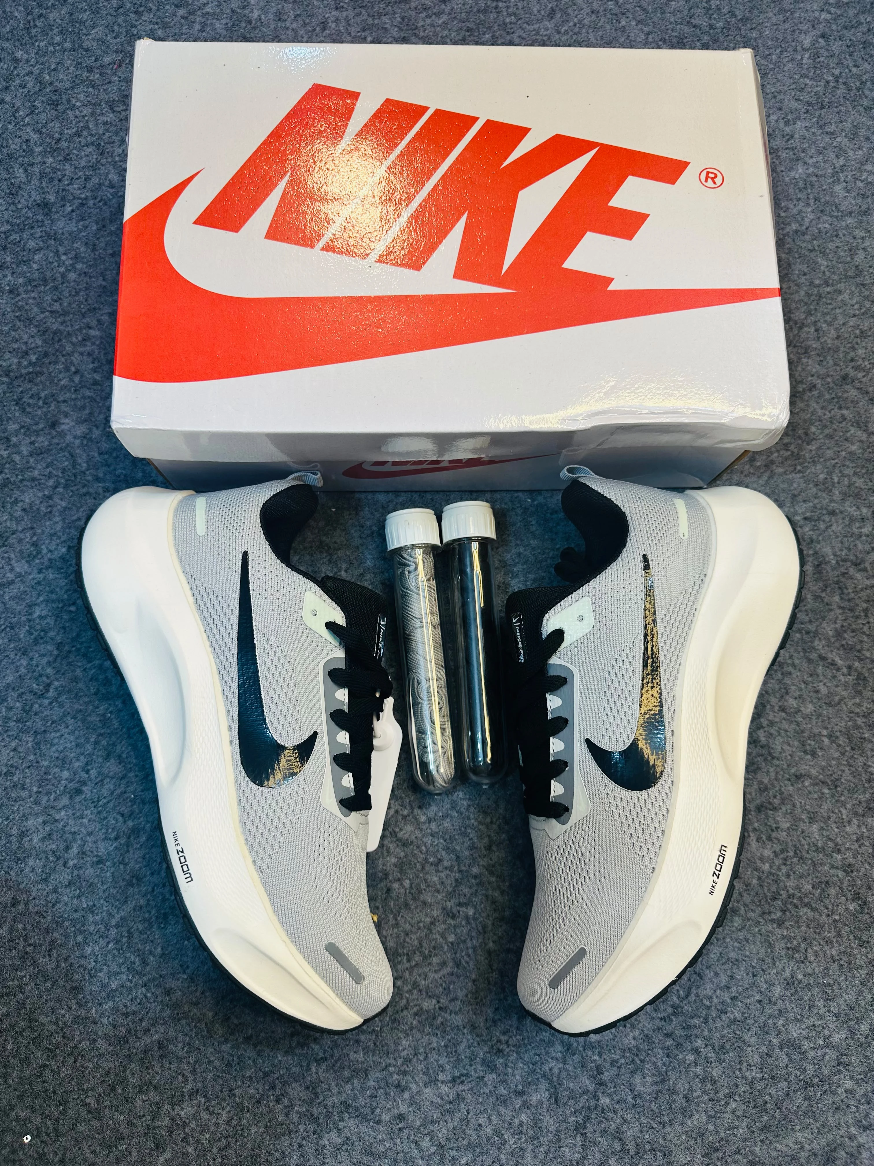 Nike Air Zoom Pegasus 35 grey & White Sneakers
