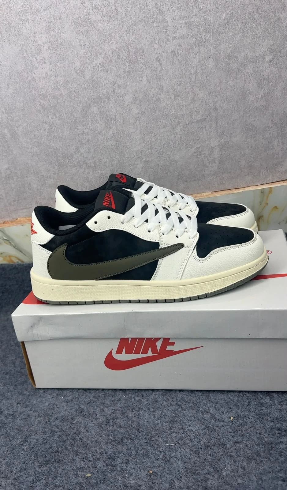 Jordan 1 Low  x Travis Scott white olive