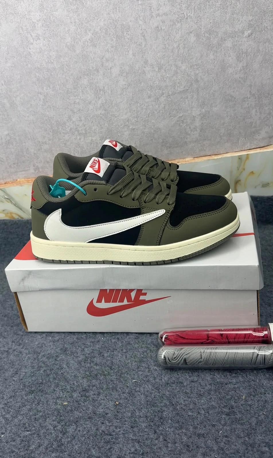 Jordan 1 Low  x Travis Scott olive