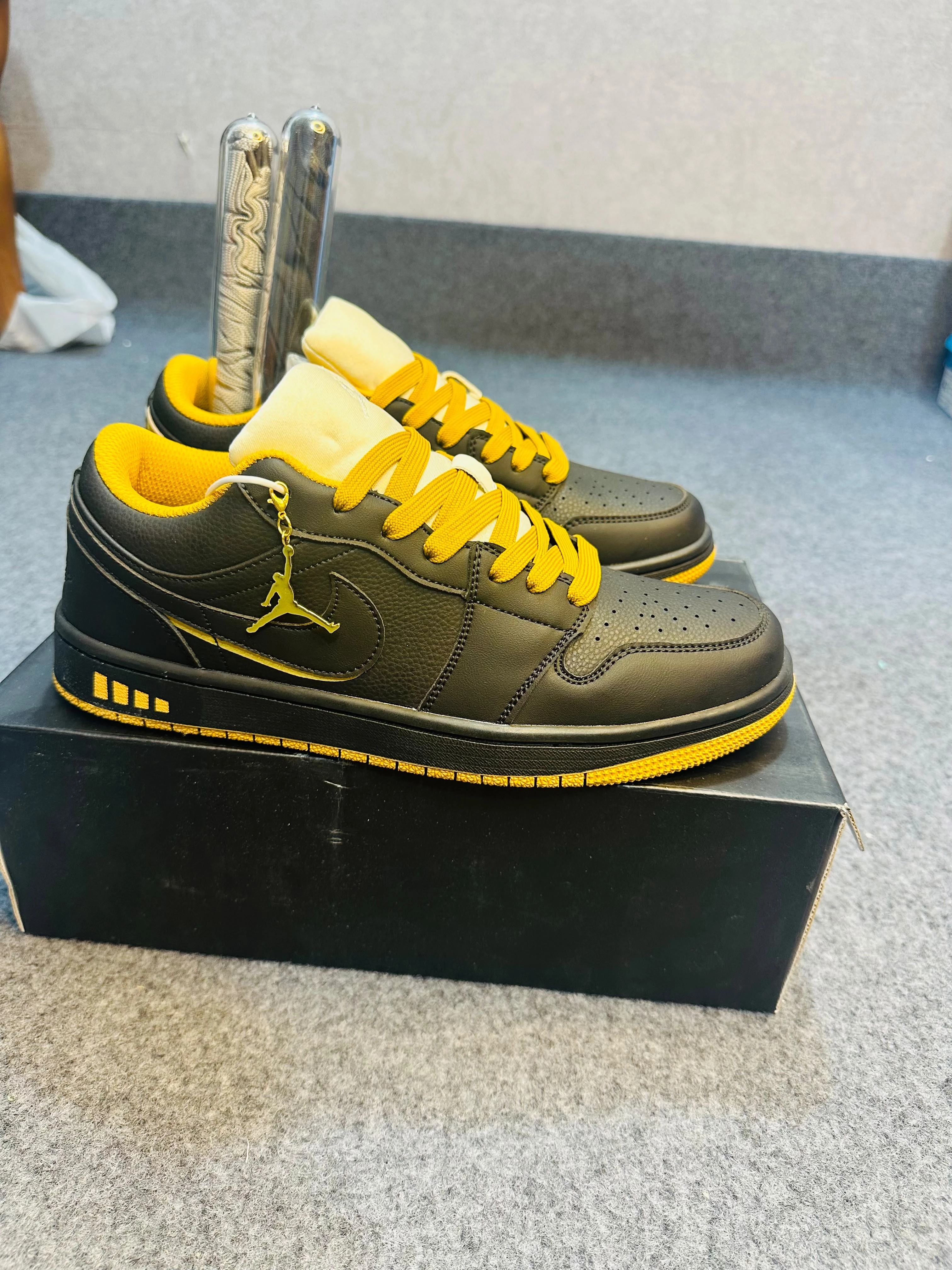 Air Jordan 1 Low black yellow